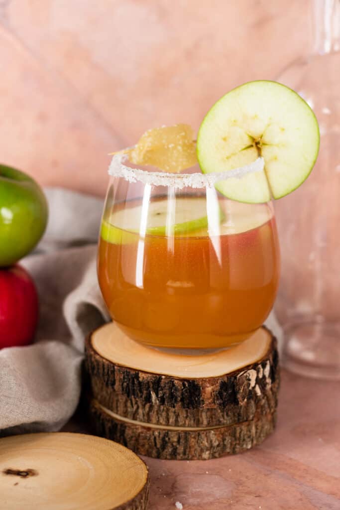 single glass of apple ginger margarita