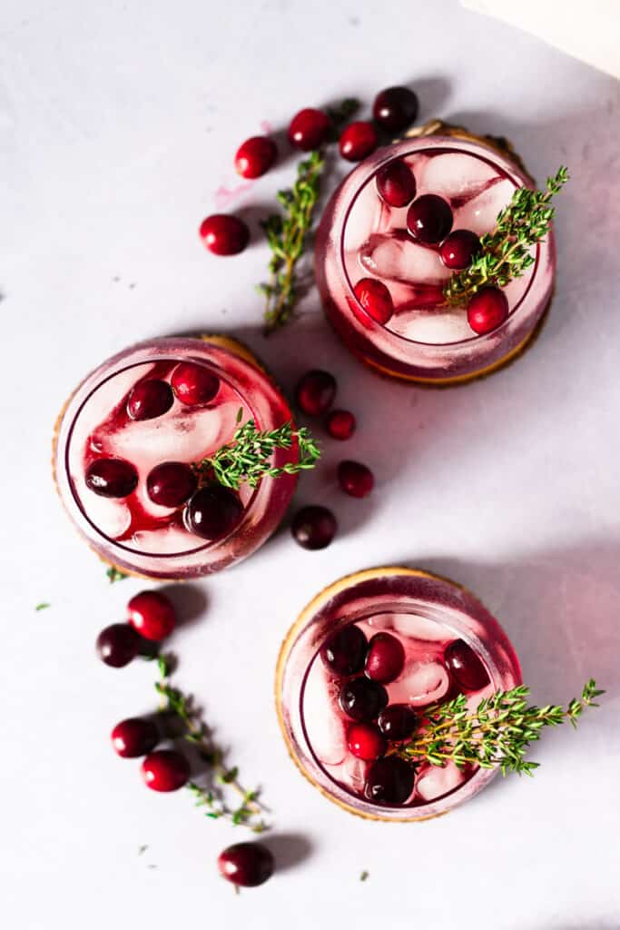 festive cranberry gin cocktail